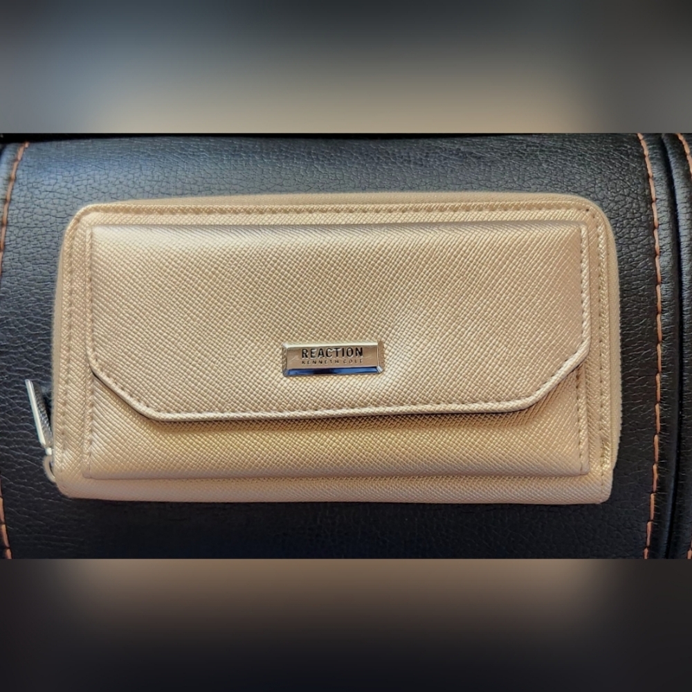 Kenneth Cole Reaction Nicole wallet